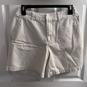 Women’s off white shorts 🤍